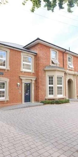 Annabelle Court, Brownlow Road, RG1 - Photo 1