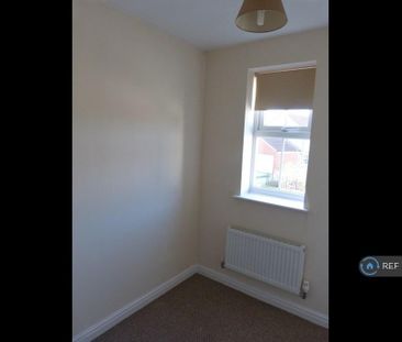 3 bedroom semi-detached house to rent - Photo 2