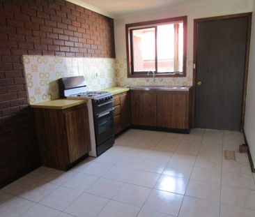 Freshly painted unit in central location - Photo 5