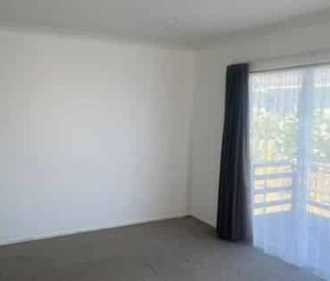 BEAUTIFULLY PRESENTED 3 BEDROOM HOME - Photo 4