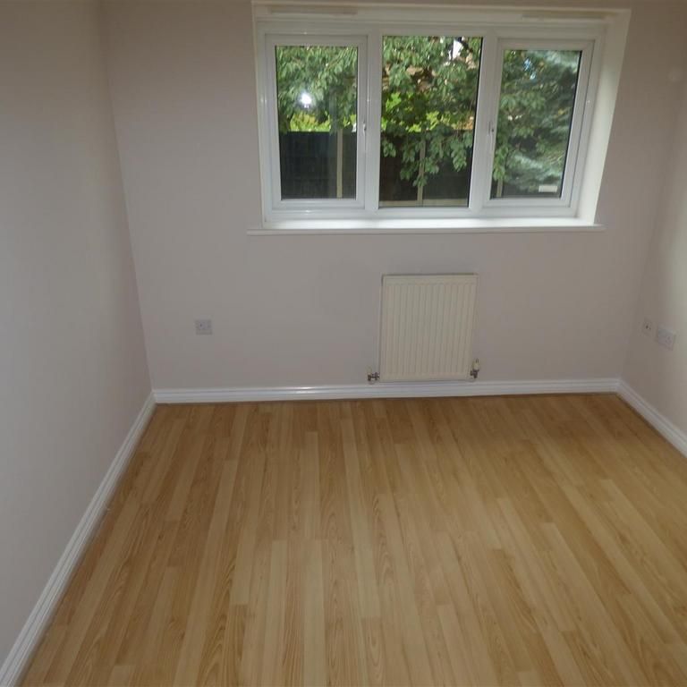 3 bedroom end of terrace house to rent - Photo 1