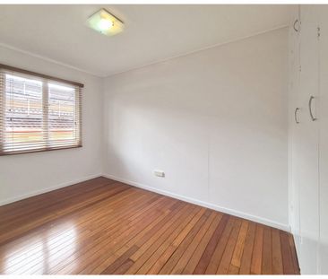 Modern 2-Bedroom Unit in Prime Biggera Waters Location - Photo 2