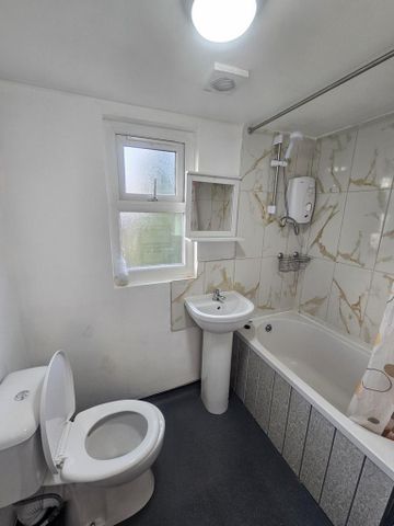 3 bedroom terraced house to rent - Photo 5