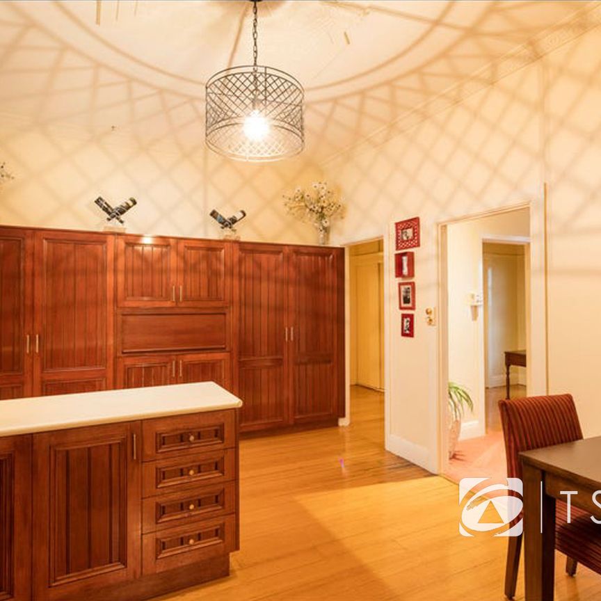 10 Patrick Street, Kennington - Photo 1