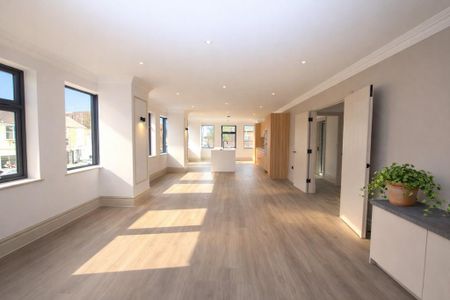 4 bedroom apartment to rent - Photo 4