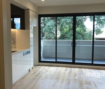 Conveniently Located One-Bedroom apartment directly across from The... - Photo 2