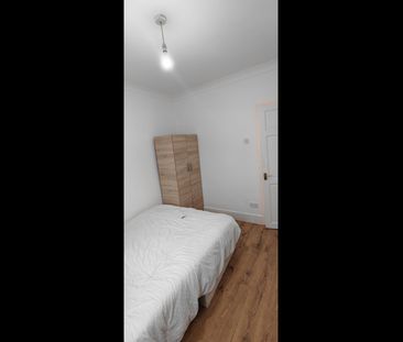 2 Bed Terraced House, Katherine Road, E7 - Photo 2