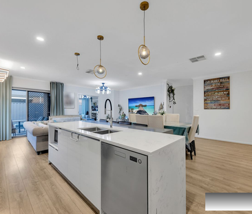 Stunning Family Haven with Expansive Living Spaces! - Photo 6