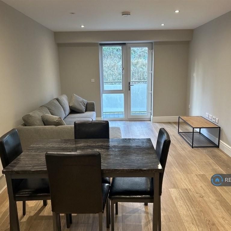 2 bedroom flat to rent - Photo 1