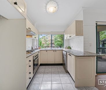 Modern Living in a Prime Westmead Location - Photo 2