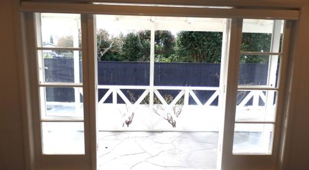 Cute Character Home Cambridge East - Photo 2