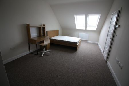 3 bedroom semi-detached house to rent - Photo 4