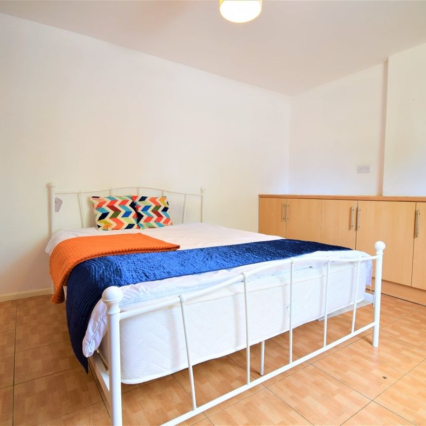 Room in a Shared House, Taylors Green, W3 - Photo 1