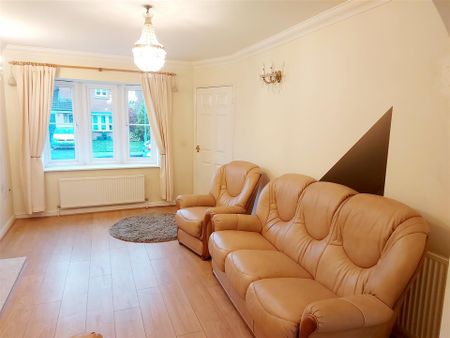 3 bedroom Detached house to rent - Photo 2