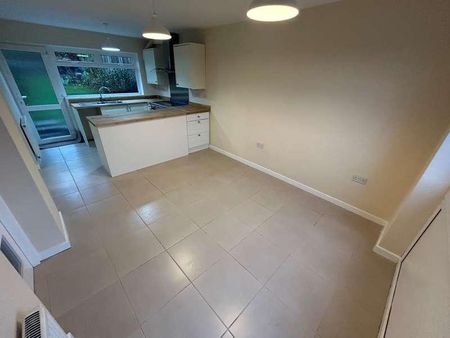 Bournes Crescent, Halesowen, West Midlands, B63 - Photo 4