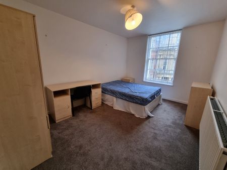 8 Bed Student Accommodation - Photo 3
