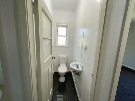 Family Home in Karori - Photo 5