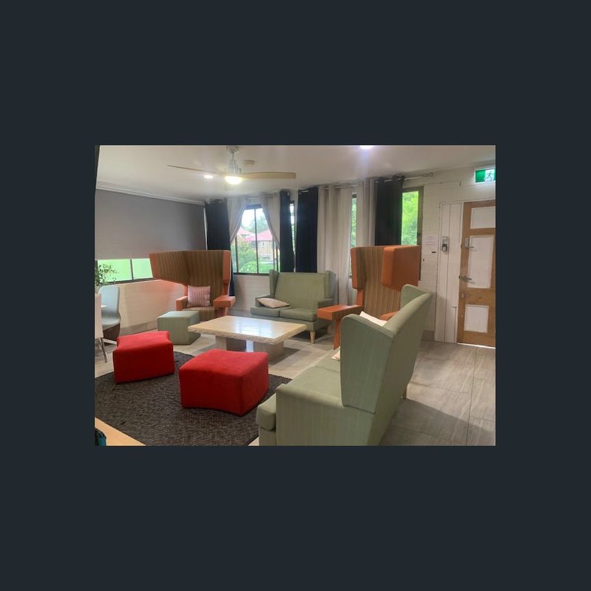 Grand Victorian with outstanding living - Photo 1