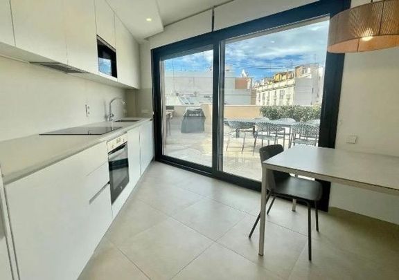 1 bedroom luxury penthouse for rent in Valencia, Spain - Photo 1