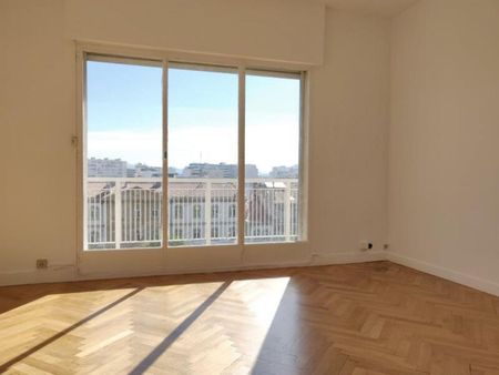 Appartement 3 pièces 69m2 MARSEILLE 8EME 950 euros - Photo 3