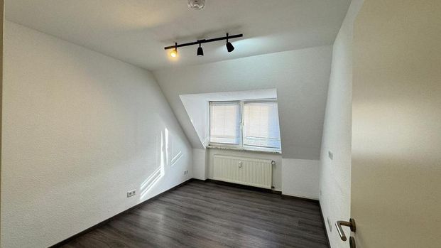Moderne helle Wohnung 2ZKDB Erstbezug saniert Dachgeschoss Inrath - Foto 1