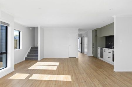 This new duplex is perfect for both professionals and families. - Photo 5