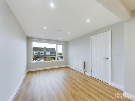 6 Glennor Crescent West, Carryduff, BT8 8JF - Photo 4