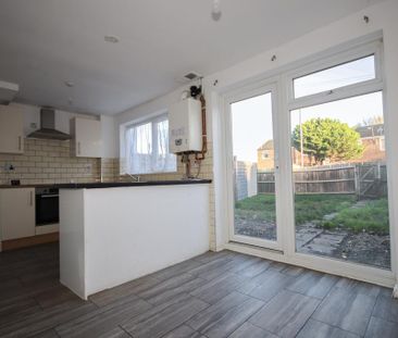 3 bedroom terraced house to rent - Photo 4