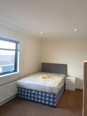 4 bedroom flat to rent - Photo 1