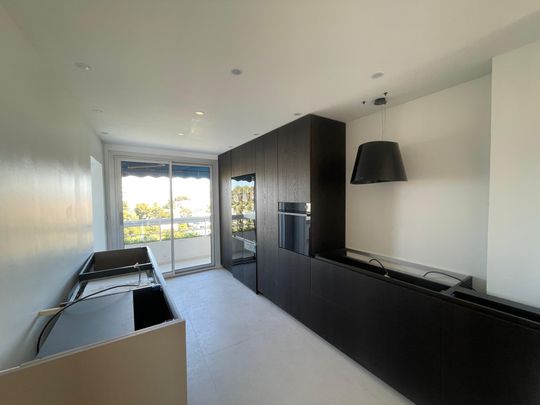 Location Appartement 2 pièces 71m² MARSEILLE 8ème - Photo 1