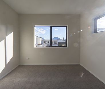 Near New Luxurious 3-Bedroom Home - Photo 6