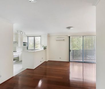 Spacious two bedroom in a central location - Photo 4