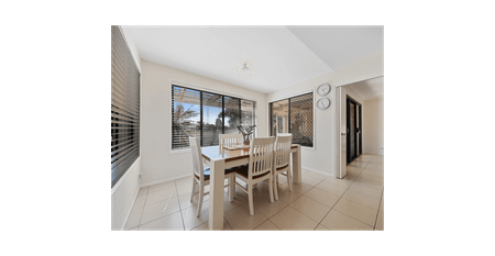 Beautiful family home in Eatons Hill - Photo 3