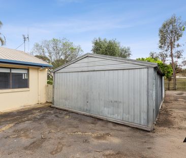 7 Roberston Street, Epsom VIC 3551 - House For Rent | Domain - Photo 6