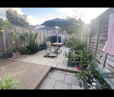 4 bedroom terraced house to rent - Photo 5