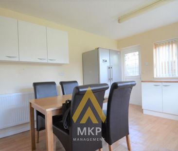 5 bedroom end of terrace house to rent - Photo 2