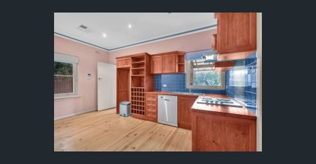 Bright & Spacious Family Home - Photo 4