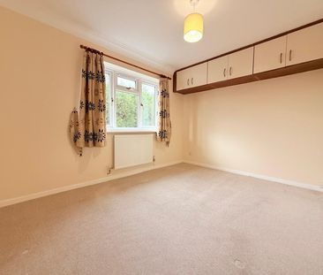 Morton Close, Camberley, Surrey, GU16 - Photo 4