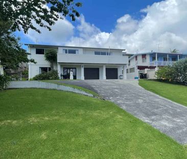 5 Bedroom Family Living in Brookfield - Photo 3