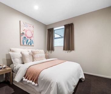 Stylish 3BR Townhouse in Sydenham - Photo 2