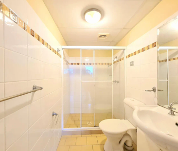 Spacious 2-Bedroom Apartment with Balcony - Photo 6