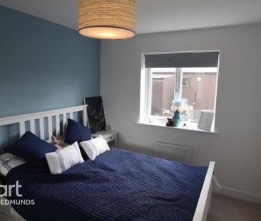 3 bedroom end of terrace house to rent - Photo 4