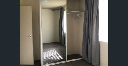 Ground floor, easy access in secure complex, and with private exclusive courtyard - Photo 3