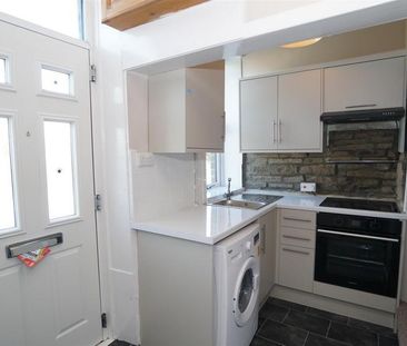 2 bedroom terraced house to rent - Photo 3