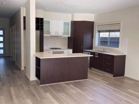 Stylish, Low-Maintenance Living in a Prime Taylors Hill Location! - Photo 3