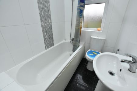 3 bedroom mid terraced house To Let in Preston - Photo 5