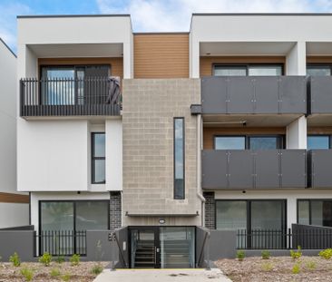 Pretty Awesome - Photo 2