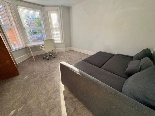 KINGS ROAD, CHARMINSTER (8KING) - Photo 1