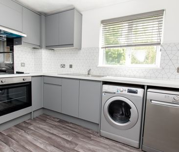 Lyon Close, Maidenbower, Crawley - Photo 6