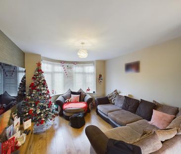 4 bedroom end of terrace house to rent - Photo 1